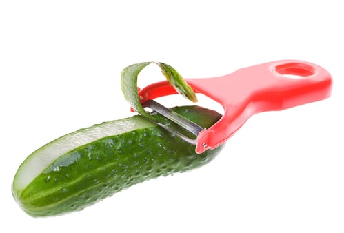 Peeling-off a cucumber